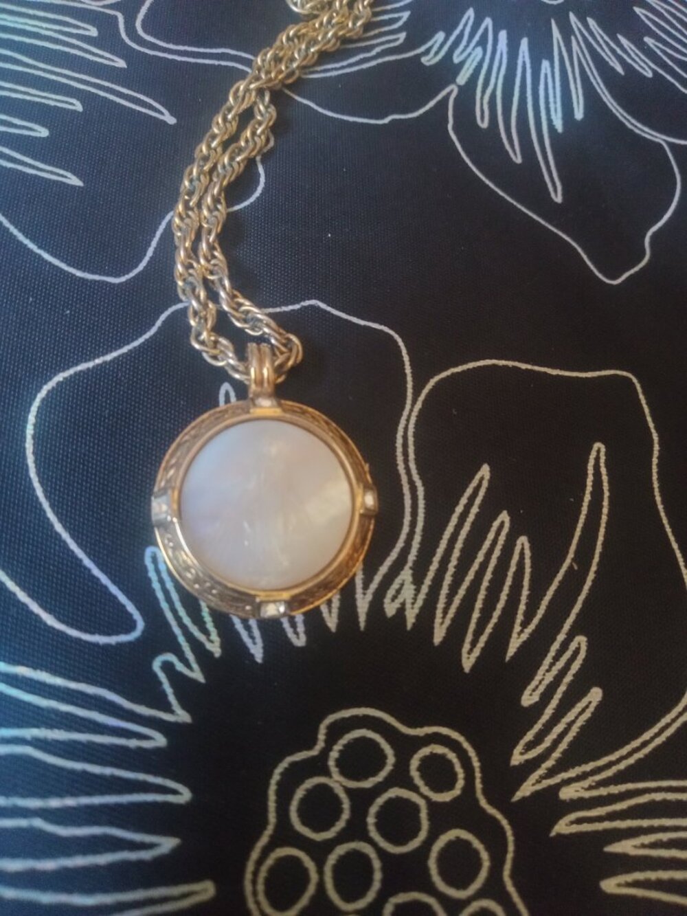 Vatican Library Collection Necklace - Picture 2 of 3